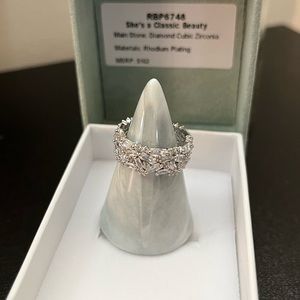 She’s A Classic Beauty Luxe Band